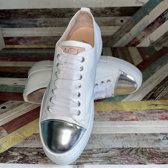 AGL Iconic Mollie Cap Toe Sneaker Shoes White Silver Metallic Worn 1X SZE 7.5 - Picture 1 of 13